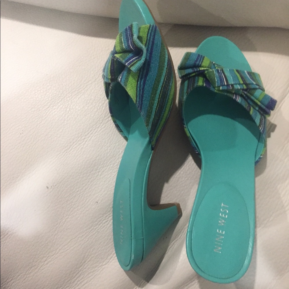 Low heel slippers